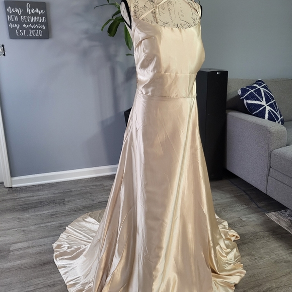 Golden Prom/Party dress - Picture 2 of 16